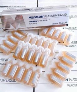 Mô tả Công dụng tuyệt vời của Tế bào gốc Melsmon dạng uống Tế bào gốc Melsmon dạng uống với chiết xuất từ 100% nhau thai sạch, được kiểm tra, kiểm định chặt chẽ từ khâu đầu đến cuối của quá trình điều chế, đảm bảo chất lượng, đạt chuẩn quốc tế và phòng ngừa nhiễm khuẩn, nhiễm virut. Tế bào gốc Melsmon dạng uống với công dụng đa dạng, vừa có tác dụng bảo vệ sức khỏe mà vừa có tác dụng làm đẹp cơ thể. Tế bào gốc Melsmon dạng uống có tác dụng thúc đẩy sự phát triển của các tế bào mới, non trẻ, đồng thời lại có tác dụng phục hồi các tế bào già, suy yếu trong cơ thể, khiến cơ thể con người được cân bằng và khỏe mạnh từ bên trong. Tế bào gốc Melsmon dạng uống giúp làn da được trẻ hóa từ sâu bên trong, chống tình trạng nhăn nheo, làm mờ các vết nám, tàn nhang,… Hơn thế nữa, Tế bào gốc Melsmon dạng uống còn có tác dụng tăng cường sự trao đổi chất, tăng nội tiết tố nữ ở phái đẹp, hồi giữ sắc xuân, công dụng vượt trội của Tế bào gốc Melsmon dạng uống so với những loại sản phẩm làm đẹp khác. Tế bào gốc Melsmon dạng uống làm một sản phẩm làm đẹp ưu việt và mang lại những chức năng làm đẹp có một không hai. Tế bào gốc Melsmon dạng uống với những tinh chất được sản xuất tỉ mỉ, với chất lượng tương đương như Tế bào gốc Melsmon dạng tiêm. Hãy cùng tìm hiểu lý do Tế bào gốc Melsmon dạng uống được sử dụng rộng rãi trên toàn thế giới Tế bào gốc Melsmon dạng uống thay thế cho Tế bào gốc Melsmon dạng tiêm bởi sự tiện lợi, có tác dụng làm trẻ hóa, làm hồi sinh, phục hồi các tế bào già cỗi, ngăn ngừa tình trạng chảy xệ, nám xạm, nhăn nheo trên làn da của phụ nữ. Tế bào gốc Melsmon dạng uống có tác dụng kích thích sự sản sinh collagen và elastin mới, giúp xóa mờ các vết nhăn và tăng độ đàn hồi cho làn da của bạn, mang lại vẻ láng mịn và trắng sáng cho làn da. Giúp thúc đẩy sự tăng trưởng các tế bào hồng cầu, tăng cường sự sản sinh nội tiết tố, tăng cường sự phát triển của tuyến vú, giúp vòng một săn chắc, đầy đặn. Giúp đẩy nhanh quá trình trao đổi chất trong cơ thể, khiến các vết thương mau lành lại, nhanh chóng lên da non và phục hồi các vết thương nhanh chóng. Giúp tăng cường sức khỏe từ bên trong, tăng cường sinh lực cho cơ thể, giúp chữa được các chứng bệnh như thiếu máu, thiếu tập trung, tắc nghẽn mạch máu,… Có tác dụng hỗ trợ điều trị ung thư bằng cách giúp cơ thể hấp thụ các dưỡng chất tốt hơn, giúp gan thải độc tốt hơn. Giúp giảm các triệu chứng rối loạn ở cơ thể phụ nữ trong thời kỳ tiền mãn kinh mà không làm thay đổi các nội tiết tố trong máu. Tế bào gốc Melsmon dạng uống còn mang lại tác dụng cải thiện chứng đầy hơi, giảm táo bón, điều trị rối loạn cholesterol trong máu. Giúp tăng khả năng miễn dịch, chống các bệnh viêm loét dạ dày, viêm da, điều trị viêm khớp. Giúp đào thải độc tố hiệu quả, loại bỏ mùi hôi trên cơ thể, giảm chứng lạnh chân tay, đồng thời có tác dụng cải thiện sinh lý cho nam và nữ, giảm tình trạng khô rát âm đạo, đau bụng khi hành kinh. Tế bào gốc Melsmon dạng uống giúp gia tăng hô hấp, tăng cường hệ miễn dịch Sở dĩ Tế bào gốc Melsmon dạng uống đem lại nhiều công dụng tuyệt diệu như vậy là vì các tế bào già cỗi sẽ được thay thế bằng các tế bào mới, trẻ khỏe hơn. Từ đó, tổng thể các cơ quan nội tạng trong cơ thể cũng được trẻ hóa, cơ thể con người sẽ trở nên tươi mới, khỏe bên trong, đẹp rạng rỡ bên ngoài, đó chính là cơ chế hoạt động của “thần dược” này. Tế bào gốc Melsmon dạng uống có chứa những gì? Tế bào gốc Melsmon dạng uống được hợp thành bởi các thành phần sau: – Thủy phân nhau thai – Benzyl alcohol, nước – Một số loại axit amin: Lysine, alanin, axit aspartic, leucine, acid glutamic, glyxin, valin, serine, tyrosine, phenylalanine, threonine, arginine, prolin, isoleucine, methionine, histidine Cách sử dụng Dược phẩm tế bào gốc Melsmon dạng uống: – Với đối tượng là phụ nữ: Sử dụng 1 ống/ buổi tối, trước khi ngủ. – Với nam giới: Uống 1 ống/ buổi sáng, khi ngủ dậy Tế bào gốc Melsmon dạng uống được khuyên dùng hàng ngày để tốt cho sức khỏe cũng như giữ gìn vẻ đẹp của tuổi xuân. Sử dụng Tế bào gốc Melsmon dạng uống hàng ngày sẽ giúp đẹp da, không tăng cân và cũng không gây ra tình trạng phụ thuộc vào thuốc. Hướng dẫn sử dụng - Mỗi ngày dùng 1 ống 10ml, sau ăn đều đặn và liên tục trong vòng 30 ngày. Lưu ý: - Sử dụng đúng liều lượng, - Phụ nữ đang mang thai và cho con bú tham khảo ý kiến bác sĩ trước khi dùng - Sản phẩm dành cho người lớn trên 18 tuổi Nước uống nhau thai ngựa Melsmon Platinum Liquid